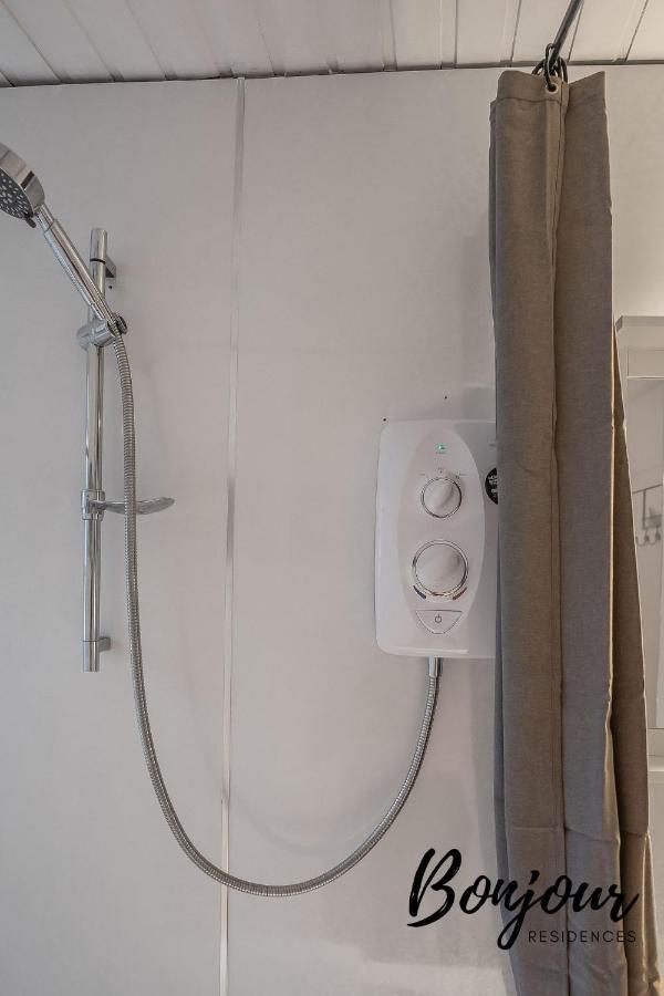 Cosy Grassmarket 2Br-1Ba - Newly Decorated! By Bonjour Residences Edinburgh Buitenkant foto